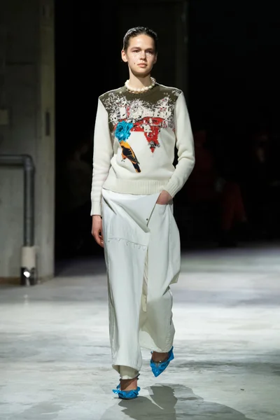 Look 29